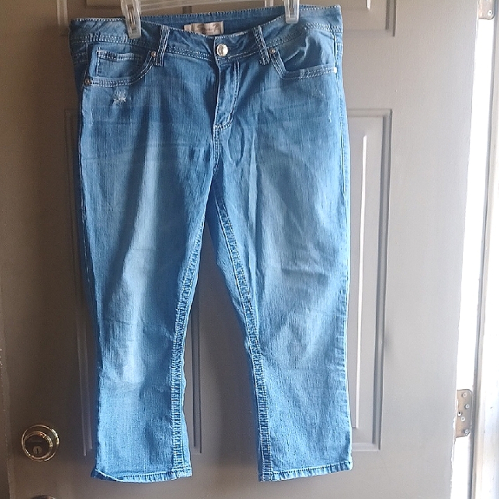 Seven 7 sz 14 light blue capris w/ white contrast stitching